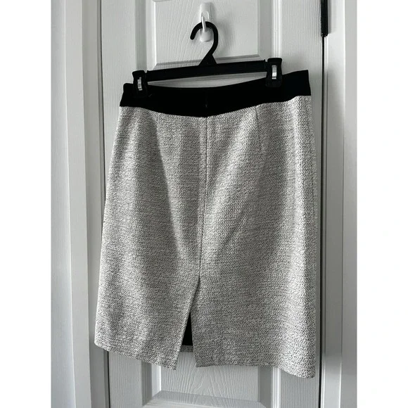 Banana Republic Pencil Skirt Black Trim Size 4 Lined 22" Back Slit - Picture 3 of 9